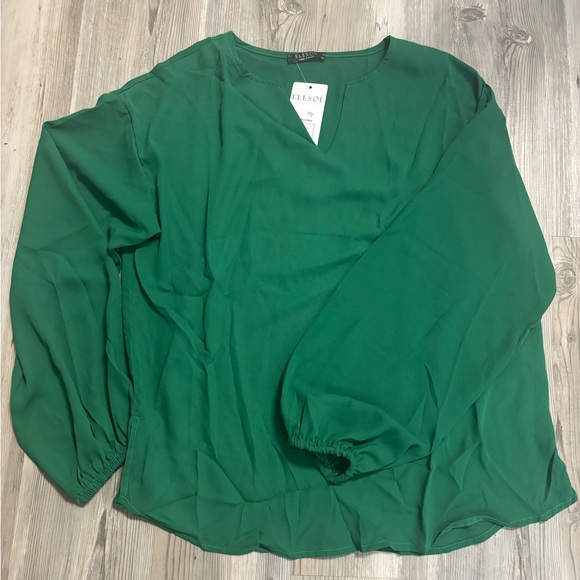 Tops - Elesol NWT Size Medium NWT
 Green long sleeve blouse #greenblouse #kellygreen